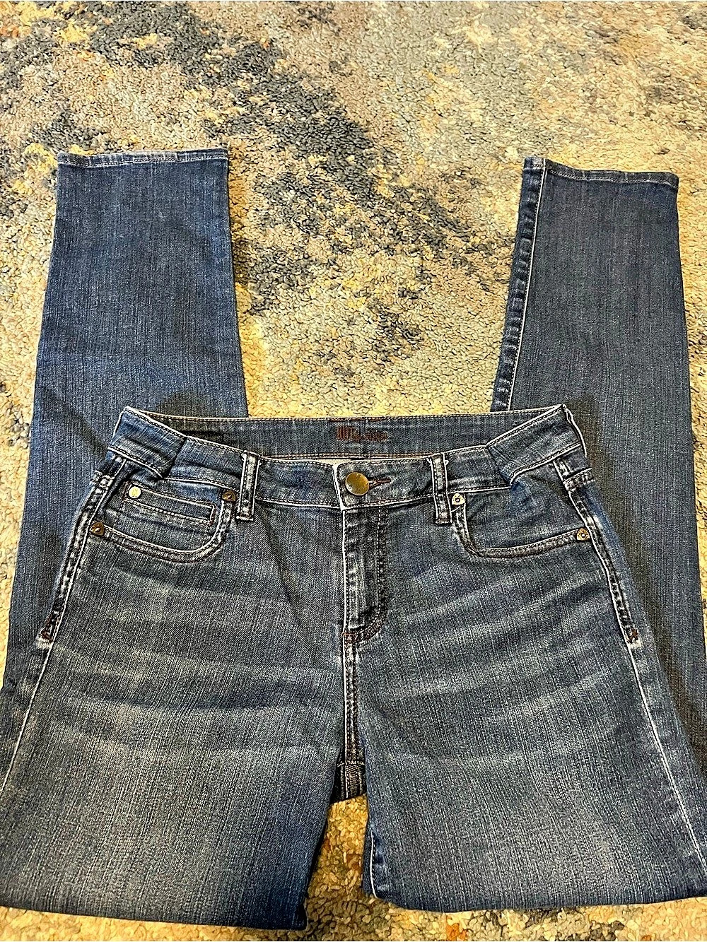 Kut from the Kloth straight leg Blue Jeans